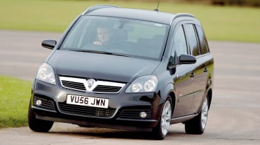 Vauxhall Zafira Mk2 - front cornering